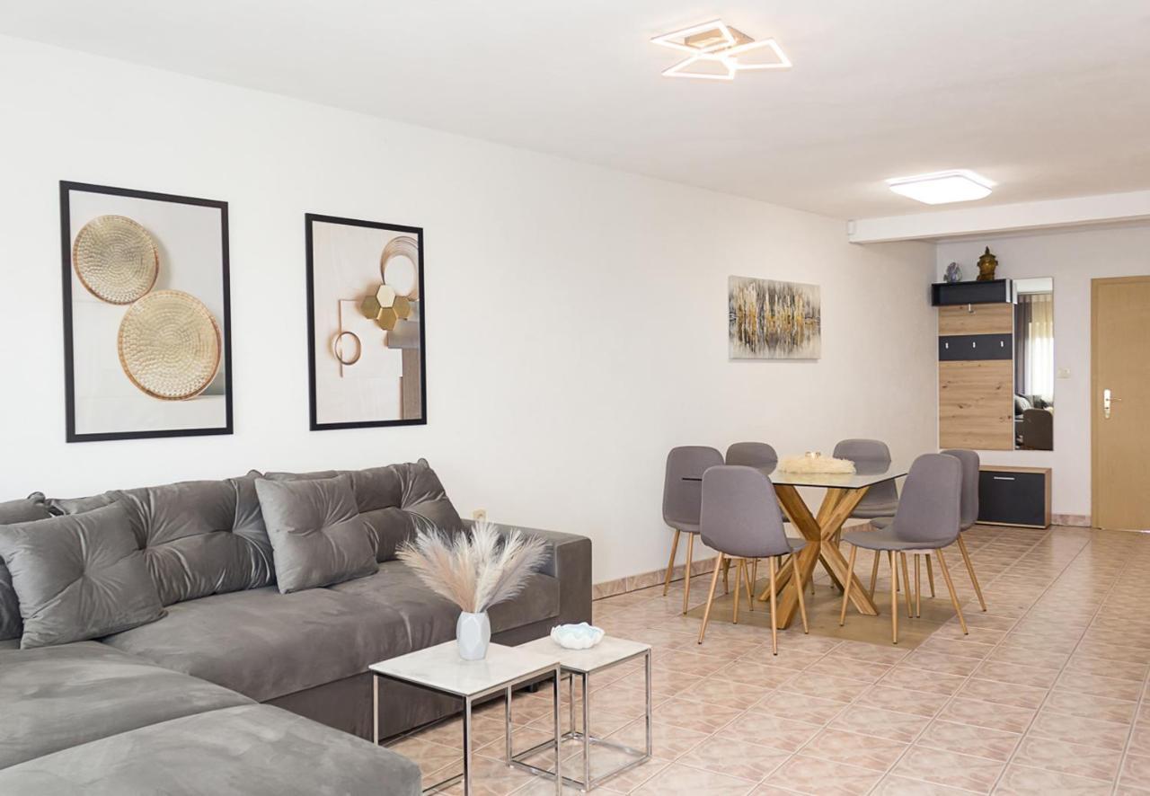 Two Identical Designer 2Bd Flats With Sea View In Balchik By Flat Mаnager Apartman Kültér fotó