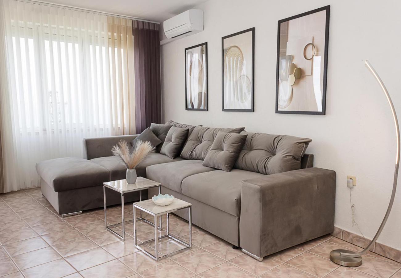 Two Identical Designer 2Bd Flats With Sea View In Balchik By Flat Mаnager Apartman Kültér fotó